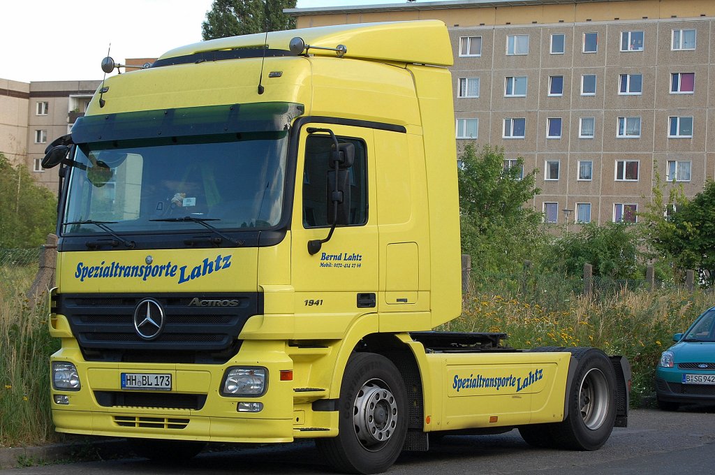 Zugmaschine MB ACTROS 1941 der Fa. Spezialtransporte Lahtz am 01.08.10 Berlin-Pankow.