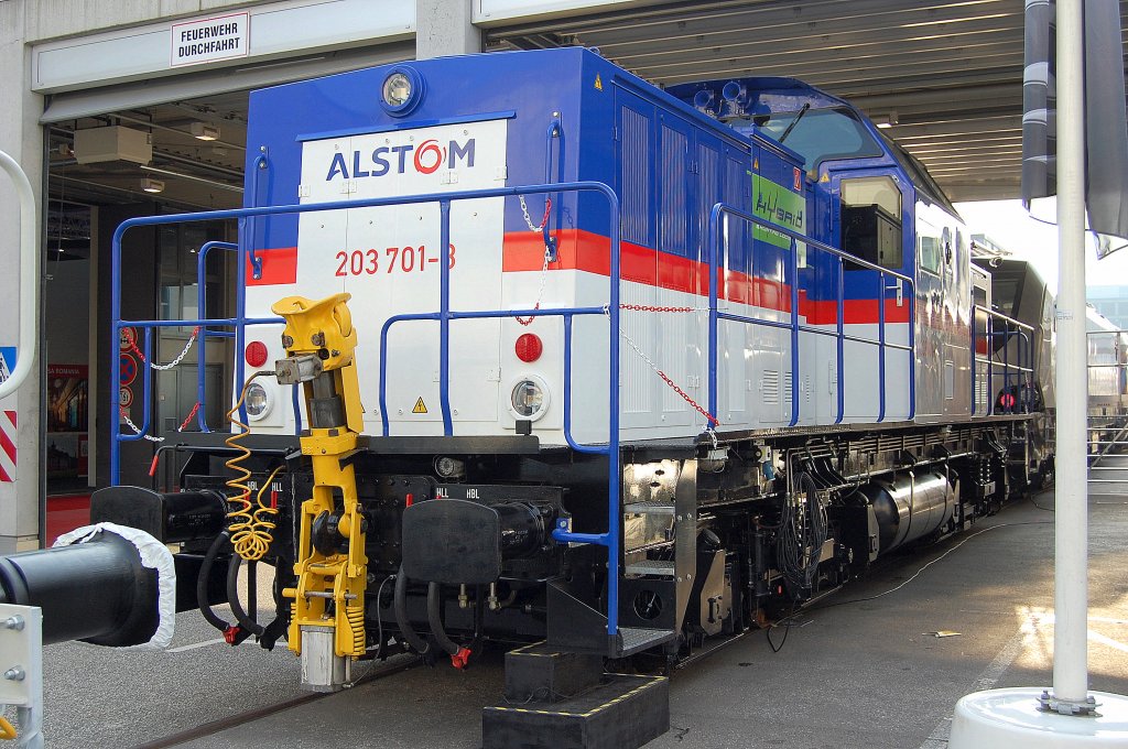 Zum zweiten Mal auf der InnoTrans, die von ASTOM umger�stete V100 Leasinglok 203 701-8 (90 80 1001 001-9 D-ALS, LEW Bj.1972), im Moment aktuell an die MHG - Magdeburger Hafen GmbH vermietet, 24.09.10