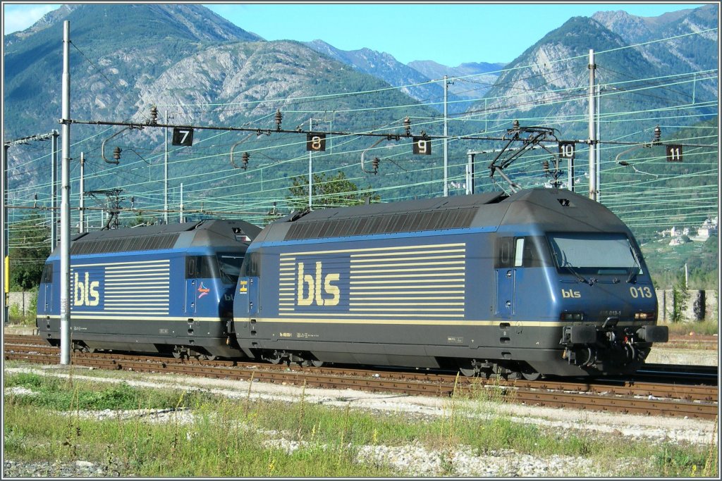 Zwei BLS Re 465 in Domodossola.
30. Aug. 2006