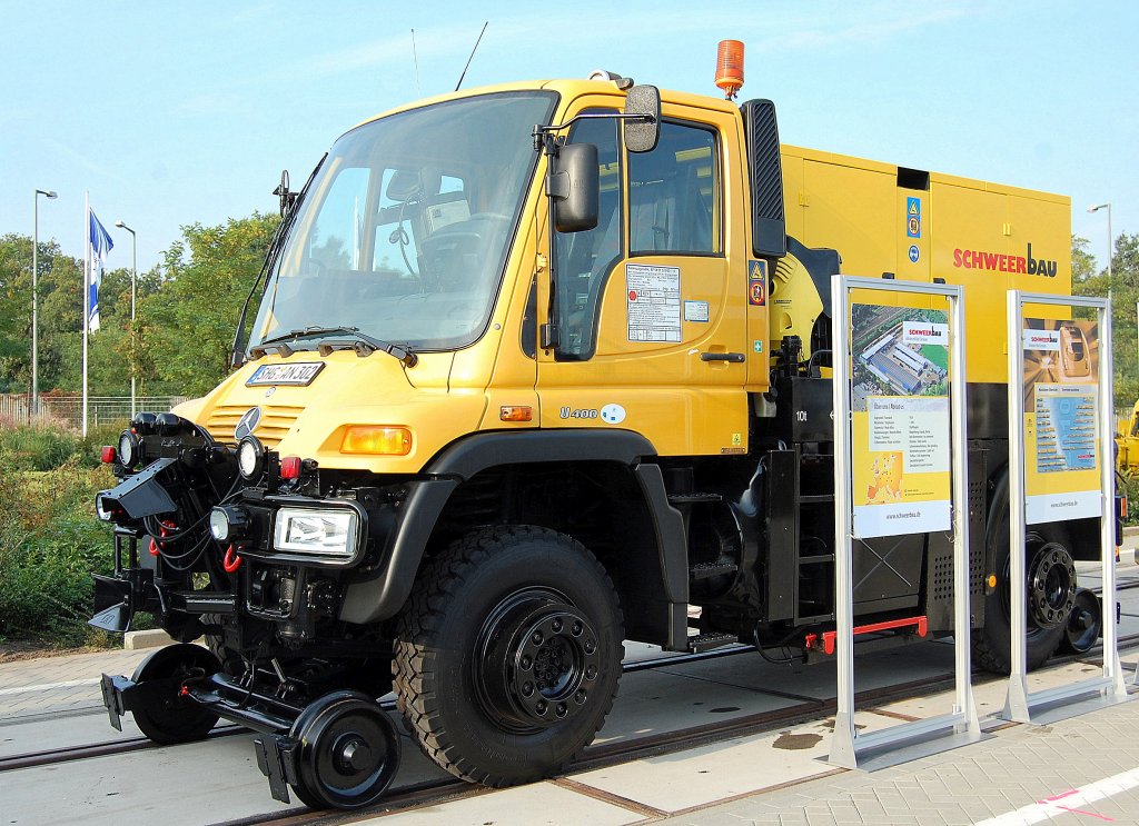 Zweiwege MB-UNIMOG U400 der Fa. SCHWEEERbau, 24.09.10 InnoTrans 2010   