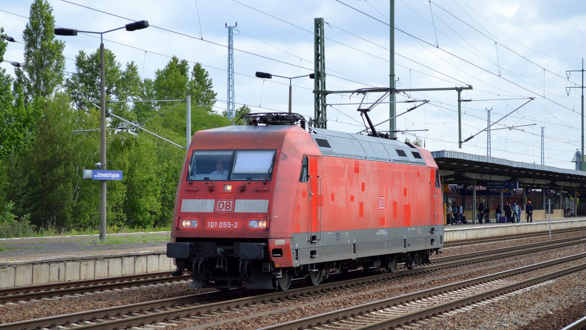 101 055-2 am 17.06.15 Durchfahrt Bhf. Flughafen Berlin-Schönefeld.