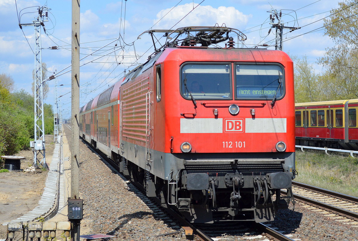 112 101 auf Dienstfahrt Richtung Berlin-Lichtenberg am 29.04.16 Bf. Berlin-Hohenschönhausen.