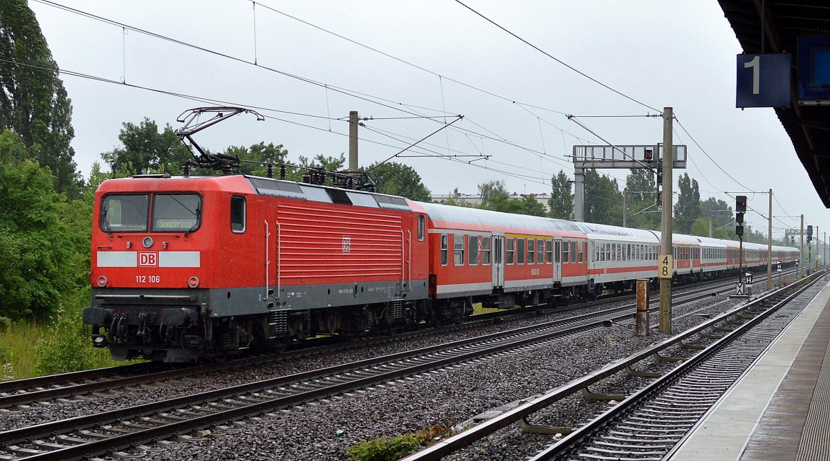 112 106 als Schublok mit Kreuzfahrer-Sonderzug Richtung Bhf. Berlin-Gesundbrunnen am 23.06.15 Berlin-Pankow.