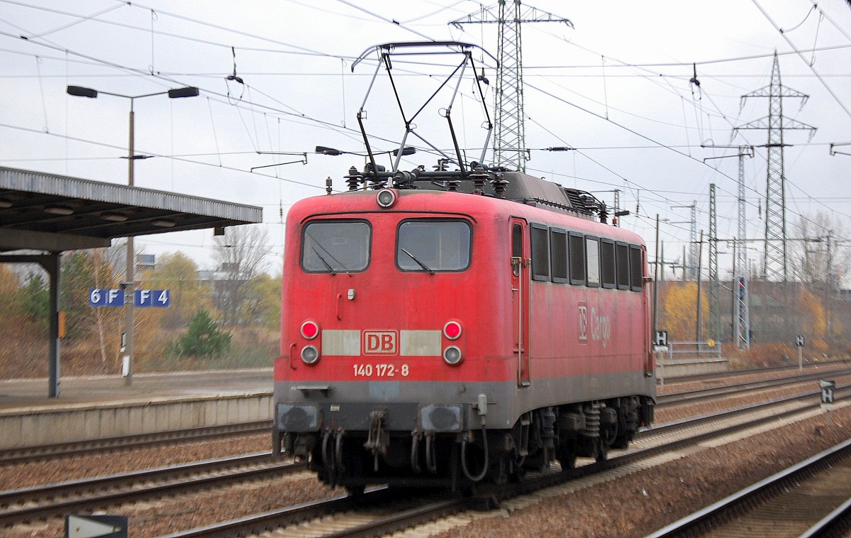 140 172-8 durchf�hrt den Bhf. Flughafen Berlin-Sch�nefeld, 21.11.13