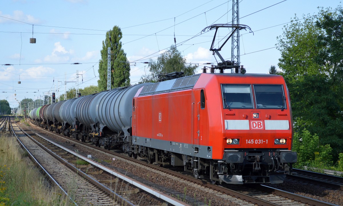 145 031-1 mit Kesselwagenzug am 31.07.14 Berlin-Karow.