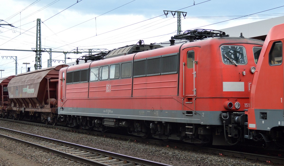 151 126-0 am Haken von 185 253-2 am 09.05.14 Bhf. Fulda.