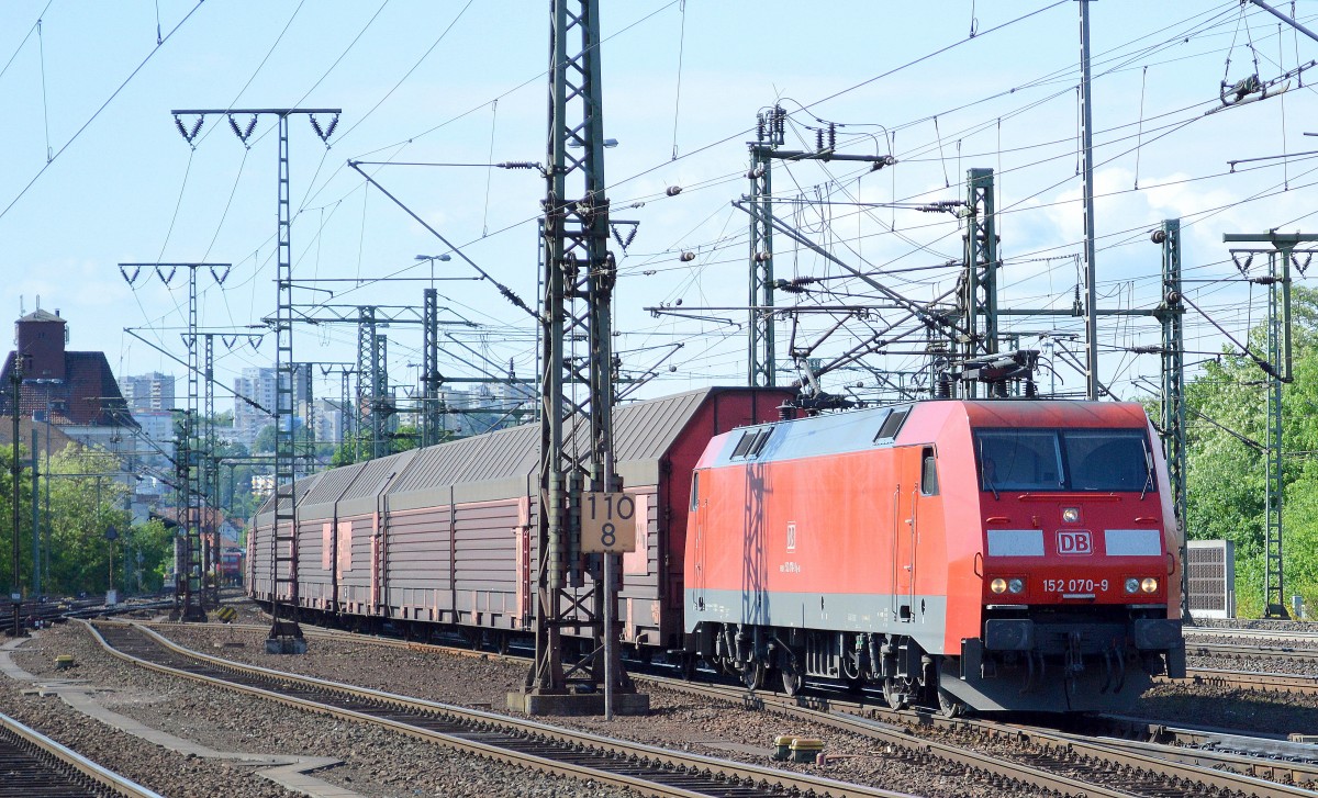 152 0702-9 mit PKW-Transportzug am 24.05.14 Durchfahrt Bhf. Fulda.