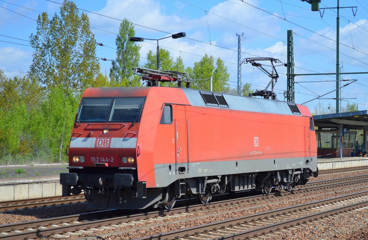 152 144-2 am 04.05.15 Durchfahrt Bhf. Flughafen Berlin-Schönefeld.