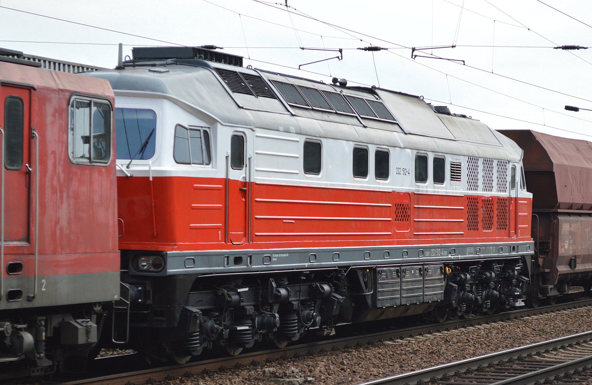 155 060-0 mit 232 512-4 und einigen Güterwagen am Haken am 02.08.16 Bf. Flughafen Berlin-Schönefeld.