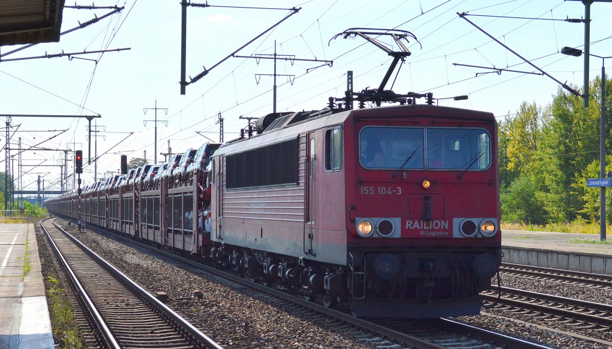 155 104-3 mit PKW-Transportzg mit fabrikneuen TOYOTA bei der Durchfahrt Bhf. Flughafen Berlin-Schönefeld, 03.09.14