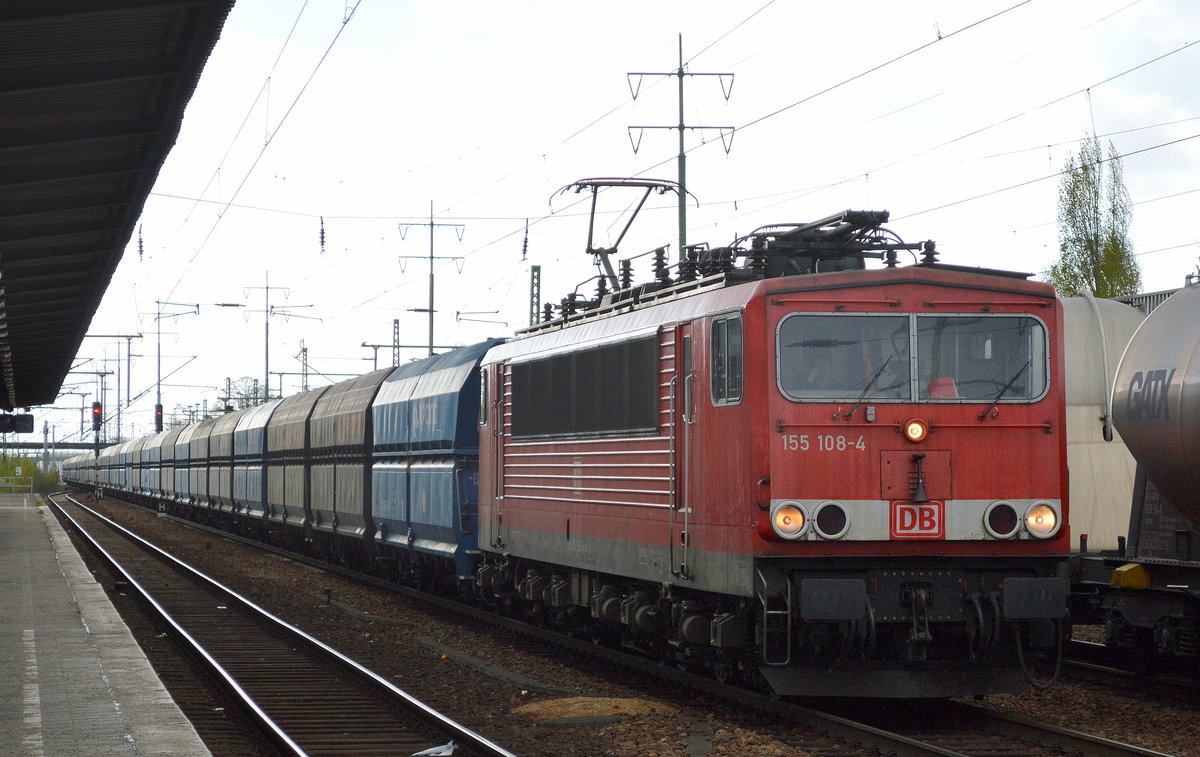 155 108-4 mit polnischen Schüttgutwagen am 22.04.17 Bf. Flughafen Berlin-Schönefeld.