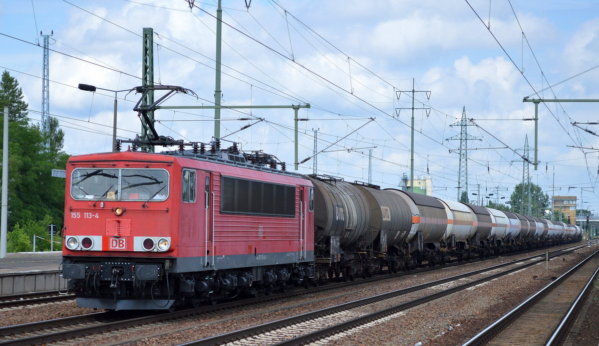 155 113-4 mit Kesselwagenzug am 14.06.16 Bf. Flughafen Berlin-Schönefeld.