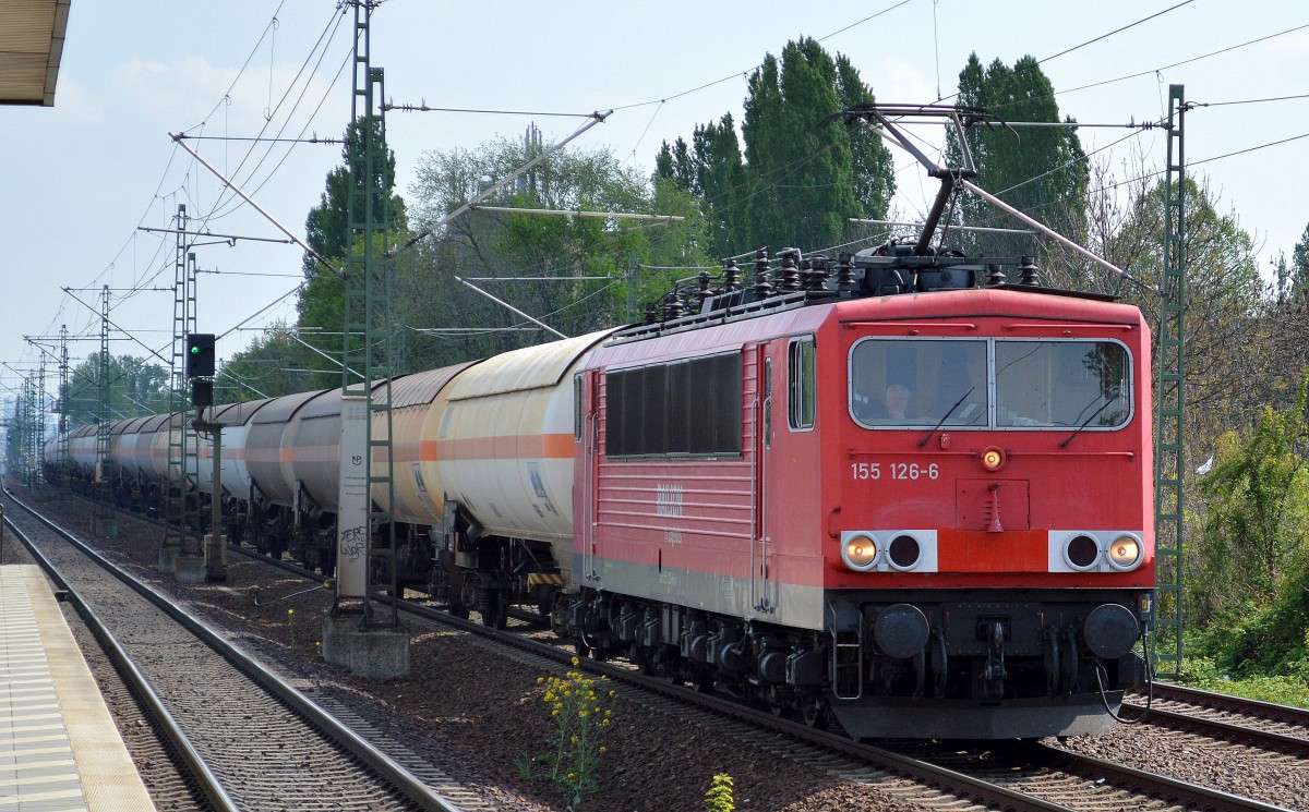 155 126-6 mit Ganzzug Druckgaskesselwagen Richtung Berlin-Grunewald auf dem Innering Höhe Berlin-Jungfenheide am 22.04.14
