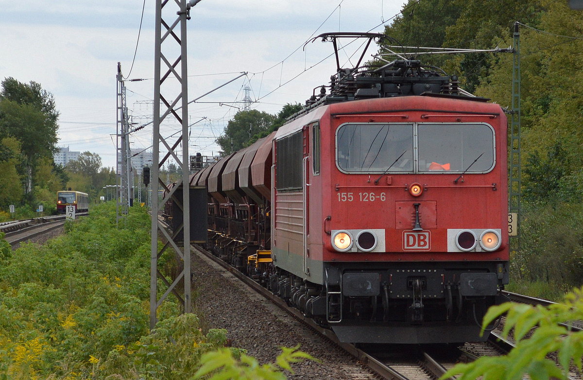 155 126-6 mit Ganzzug Schüttgutwagen am 11.09.17 Bf. Berlin-Hohenschönhausen.