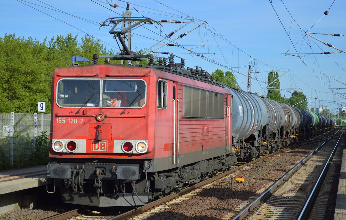 155 128-2 mit einem Kesselwagenzug (leer) Richtung Stendell am 21.06.17 BF. Berlin-Hohenschönhausen.
