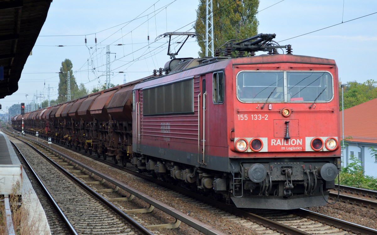 155 133-2 mit Ganzzug gedeckter Schüttgutwagen, 19.09.14 Berlin-Karow.