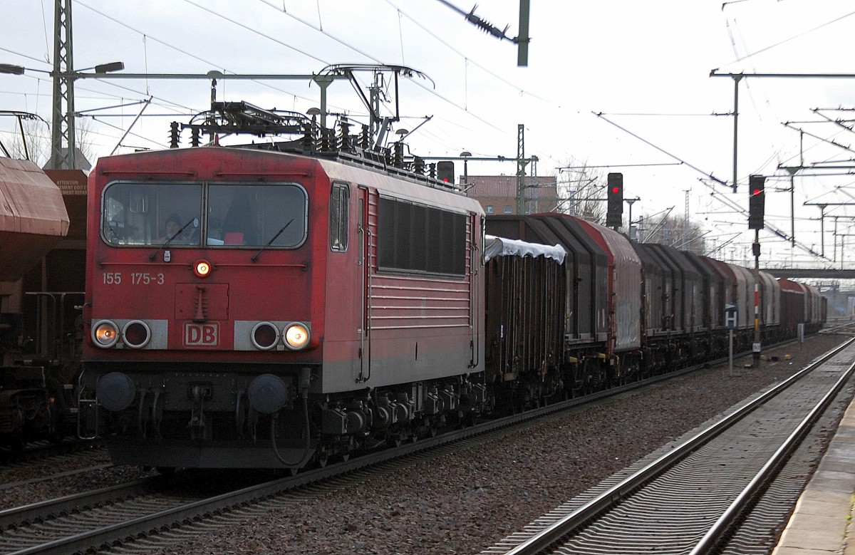 155 175-3 mit gemischtem Güterzug am 28.11.13 Bhf. Flughafen Berlin-Schönefeld.