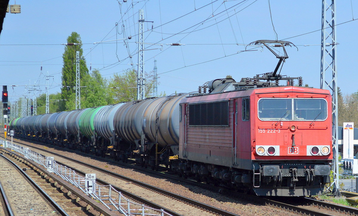 155 222-3 am 11.05.17 mit Kesselwagenzug Richtung Karower Kreuz Berlin.