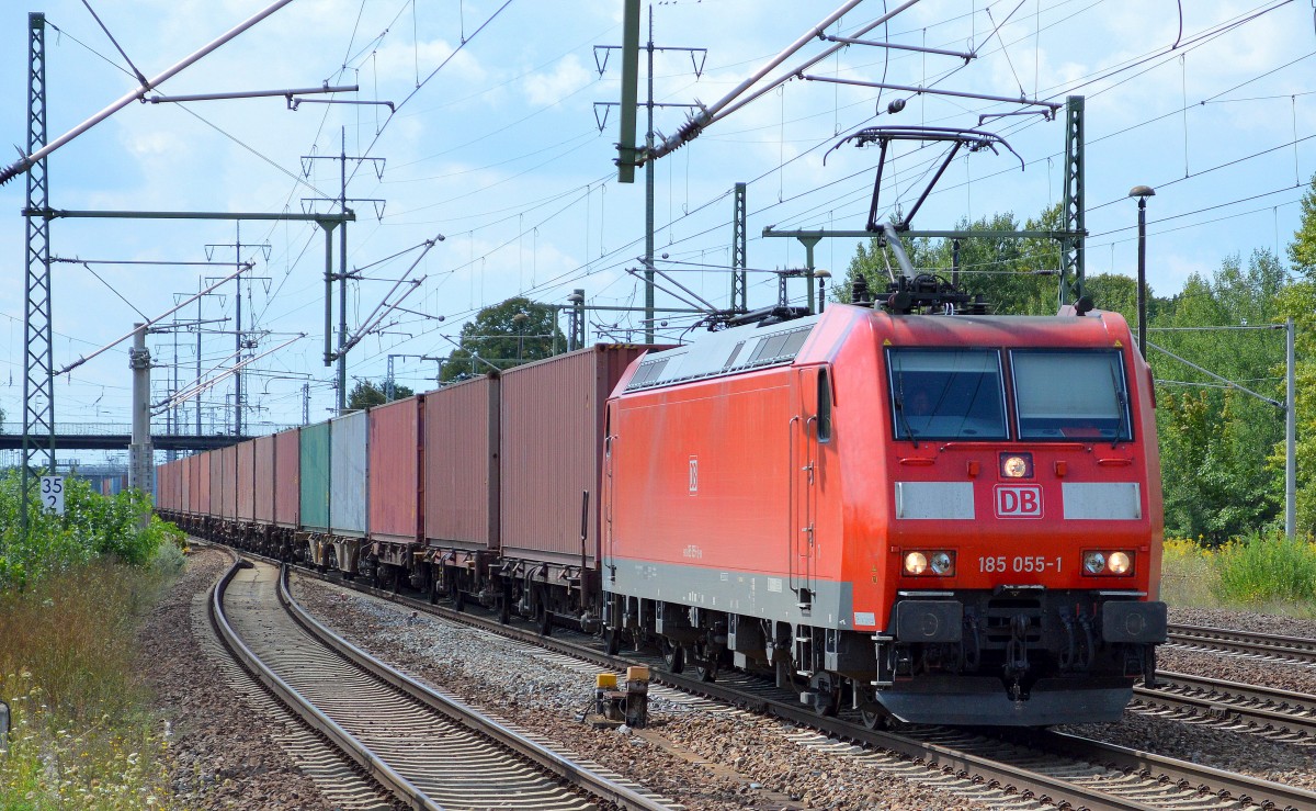 185 055-1 mit Containerzug bei der Durchfahrt Bhf. Flughafen Berlin-Schönefeld, 14.08.14