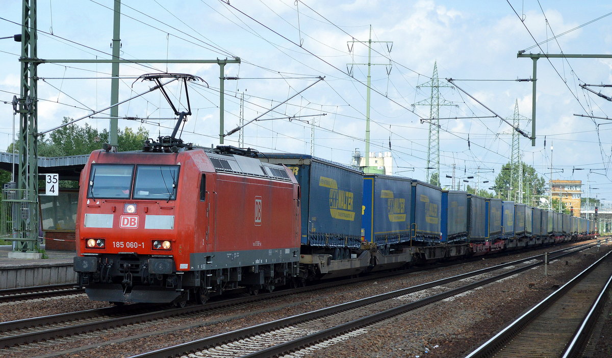 185 060-1 mitb KLV-Zuig (LKW-WALTER Trailer) am 14.06.16 Bf. Flughafen Berlin-Schönefeld.