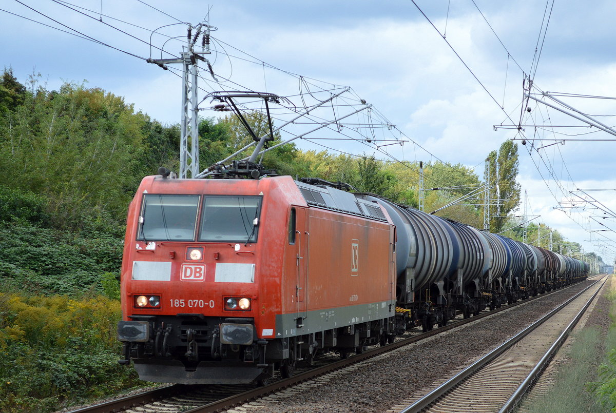 185 070-0 mit Kesselwagenzug am 12.08.17 Berlin-Hohenschönhausen.