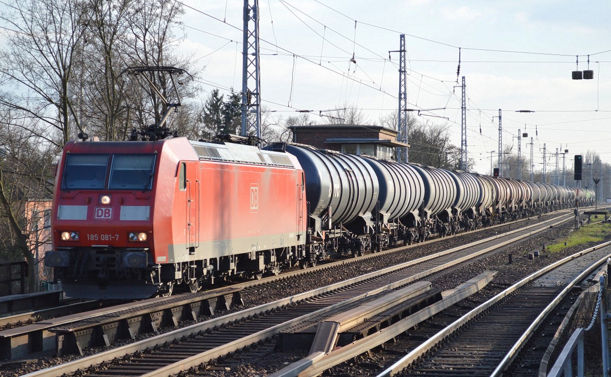 185 081-7 mit Kesselwagenzug Richtung Schwedt am 27.03.14 Berlin-Karow.