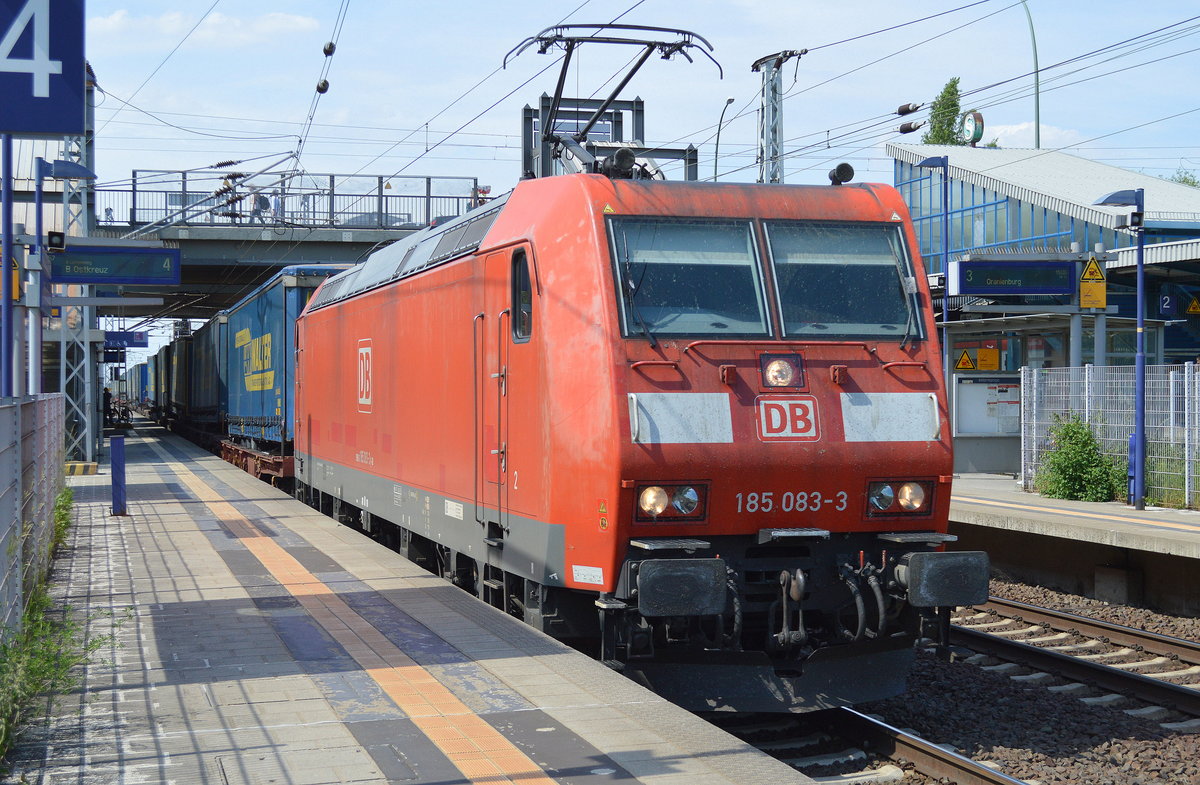 185 083-3 mit KLV-Zug (LKW WALTER Trailer) am 23.05.17 Bf. BErlin-Hohenschönhausen.