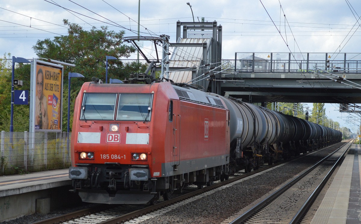 185 084-1 mit Kesselwagenzug am 18.09.15 Bhf. Berlin-Hohenschönhausen.