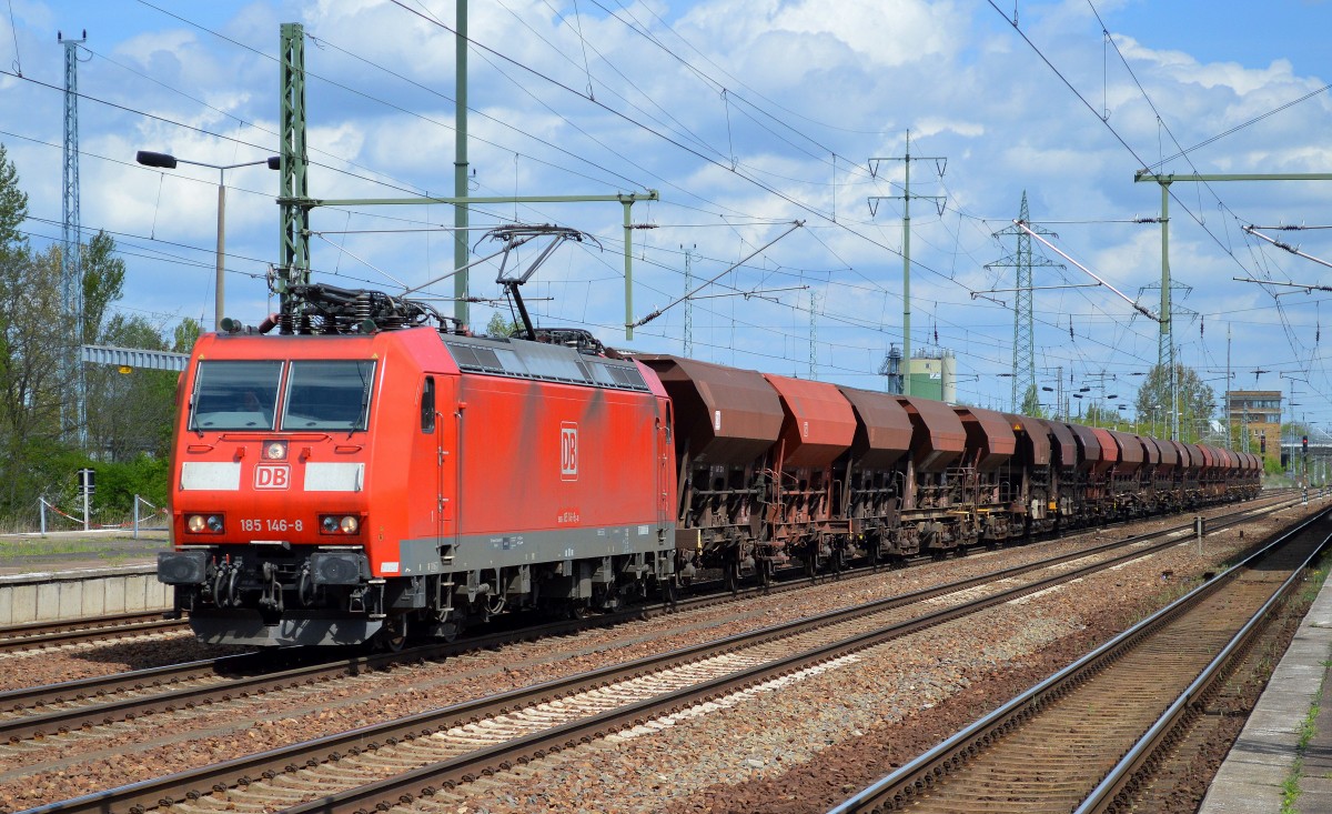 185 146-8 mit Ganzzug Schüttgutwagen am 04.05.15 Durchfahrt Bhf. Flughafen Berlin-Schönefeld. 