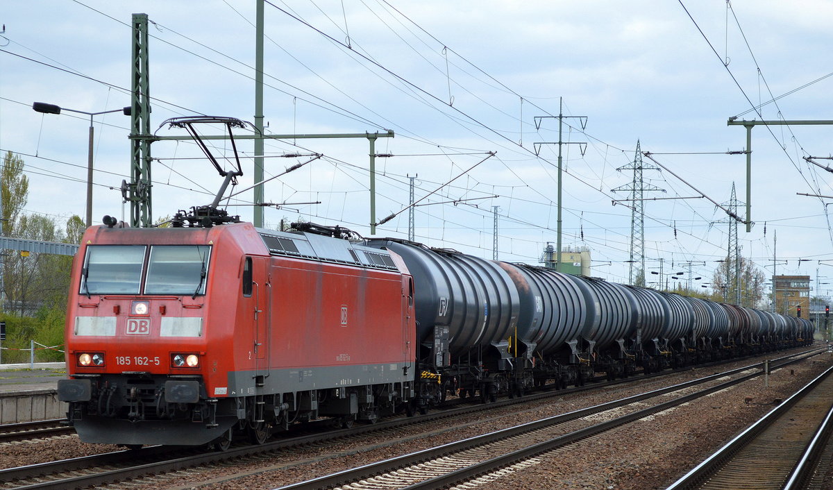 185 162-5 mit Kesselwagenzug am 20.04.17 Bf. Flughafen Berlin-Schönefeld.
