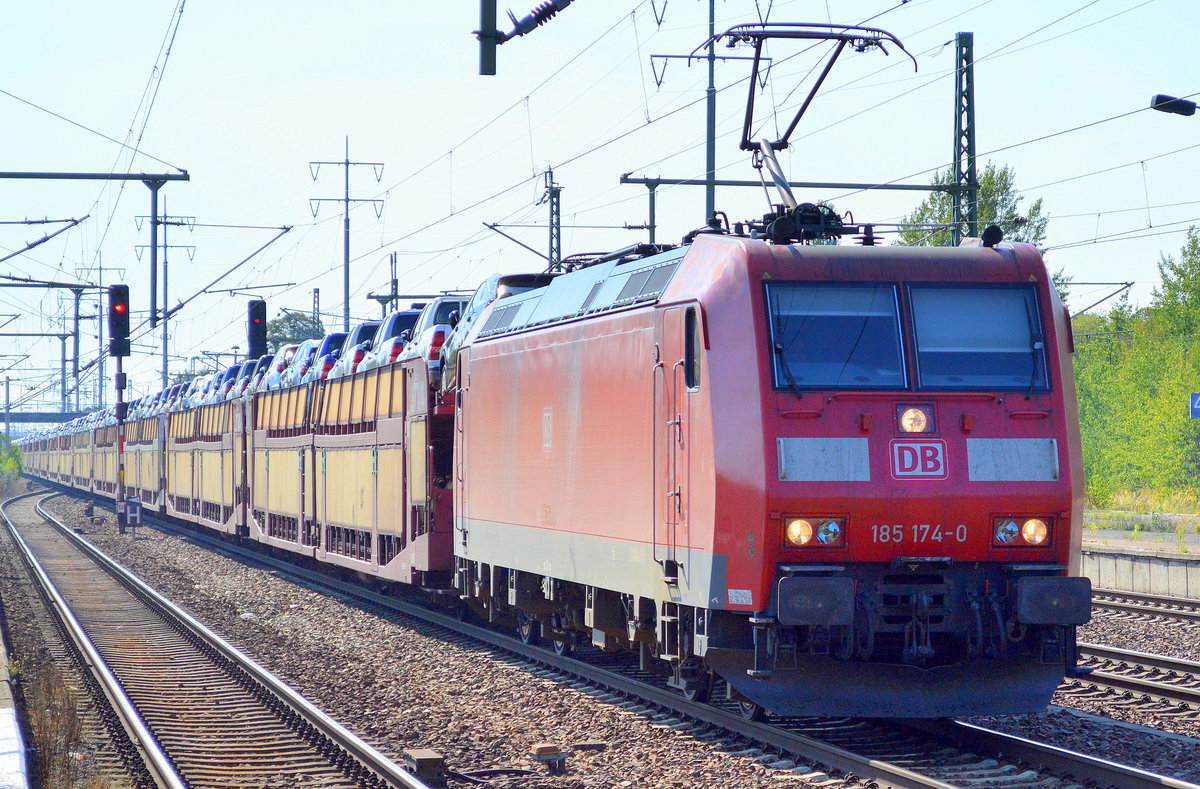 185 174-0 mit einem PKW-Transportzug fabrikneuer Toyota + Lexus Modelle am 08.09.16 Bf. Flughafen Berlin-Schönefeld.
