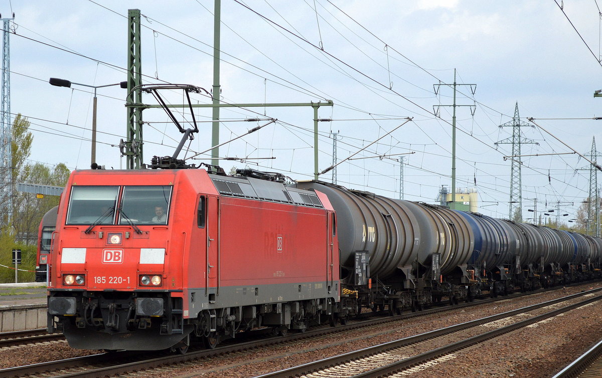 185 220-1 mit Kesselwagenzug am 21.04.17 BF. Flughafen Berlin-Schönefeld.