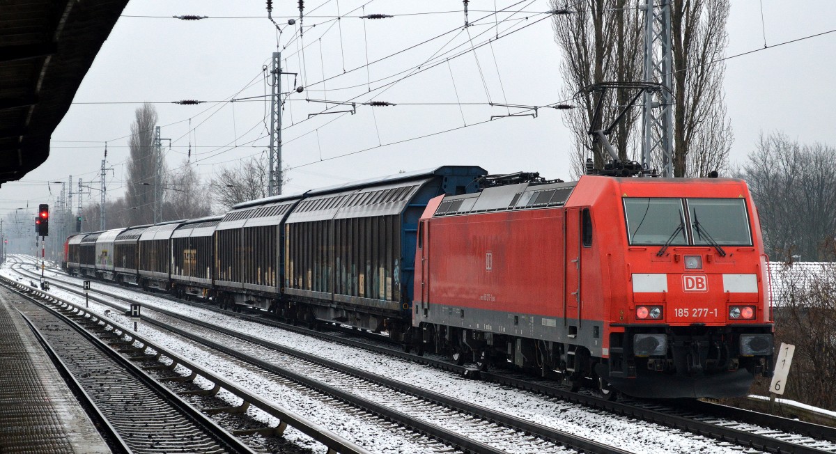 185 277-1 am ende eines Güterzuges gezogen von 298 313-8 am 30.01.15 Berlin-Karow.