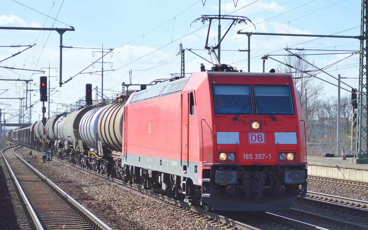 185 357-1 mit gemischtem Güterzug am 15.03.17 Bf. Flughafen Berlin-Schönefeld.