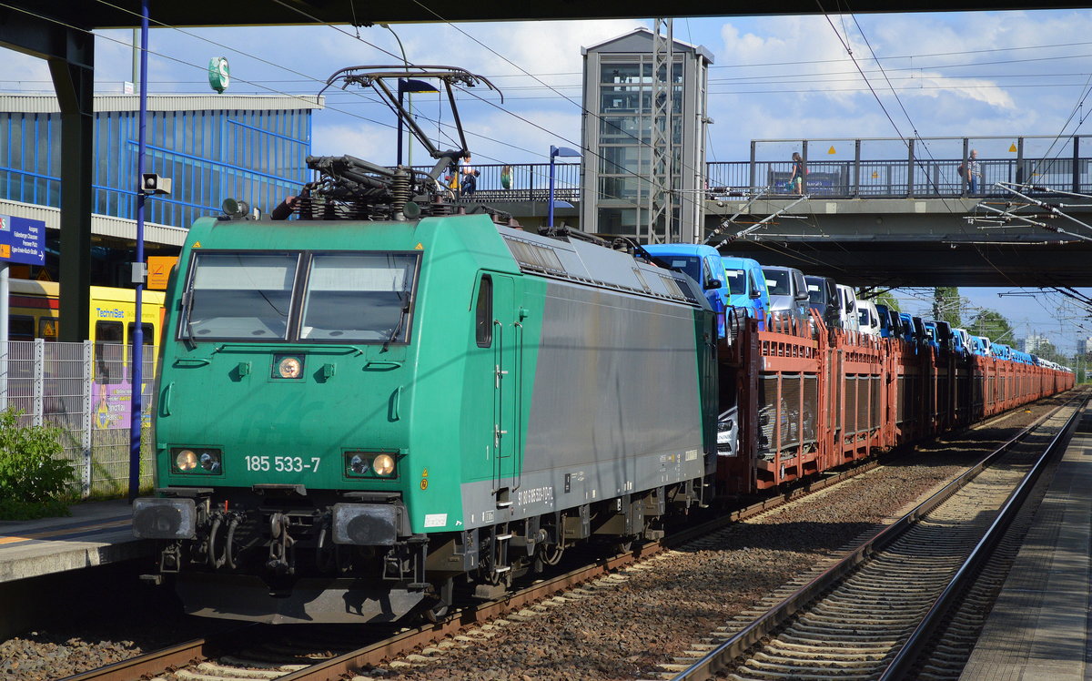 185 533-7 auch schon seit längerem für ITL mit PKW-Transportzug (VW-Transporter + Nutzfahrzeuge) am 21.06.16 Bf. Berlin Hohenschönhausen.