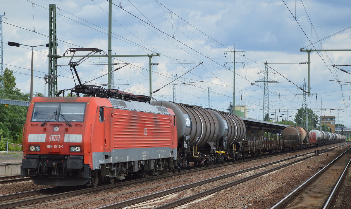 189 001-1 mit einem gemischten G�terzug am 05.07.16 Bf. Flughafen Berlin-Sch�nefeld.