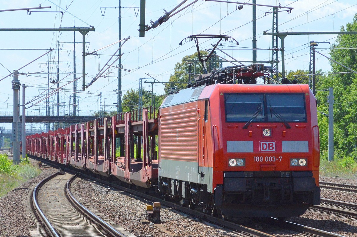 189 003-7 mit PKW-Transportzug (leer) am 20.07.15 Bhf. Flughafen Berlin-Schönefeld.