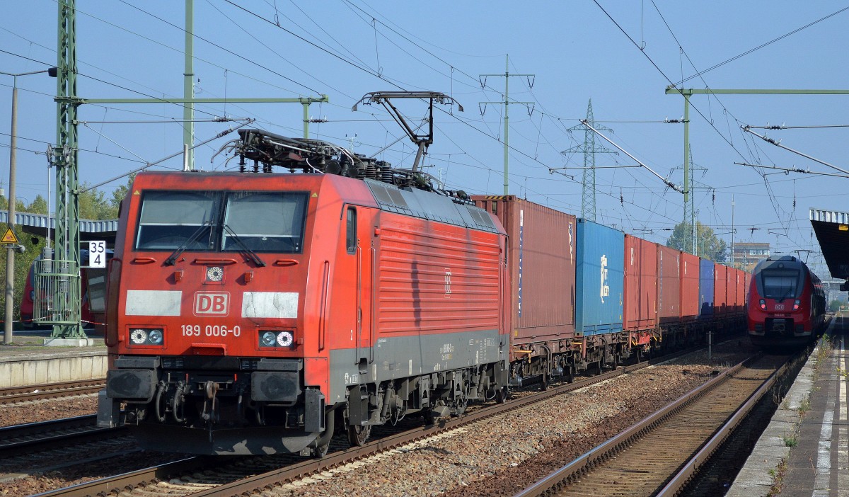 189 006-0 mit Containerzug am 05.10.15 Bhf. Flughafen Berlin-Schönefeld.