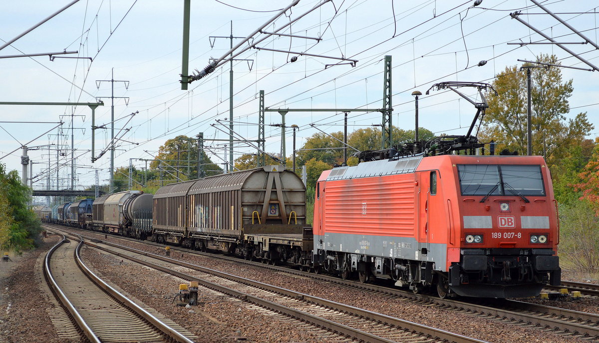 189 007-8 mit gemischtem Güterzug am 23.09.17 Nf. Flughafen Berlin-Schönefeld.