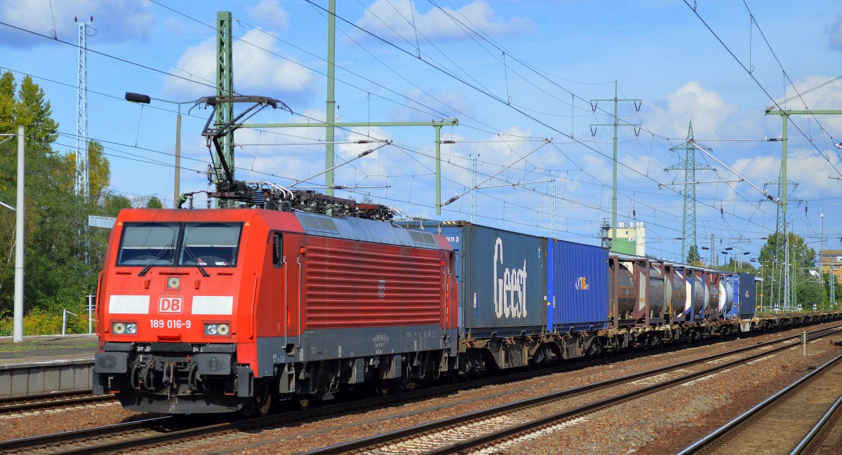 189 016-9 mit Containerzug am 25.09.15 Bhf. Flughafen Berlin-Schönefeld. 