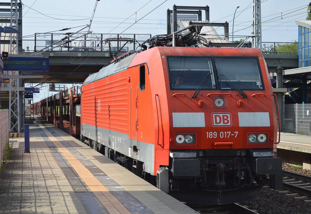 189 017-7 mit PKW- Transportzug(leer) am 02.08.17 Bf. Berlin-Hohenschönhausen.