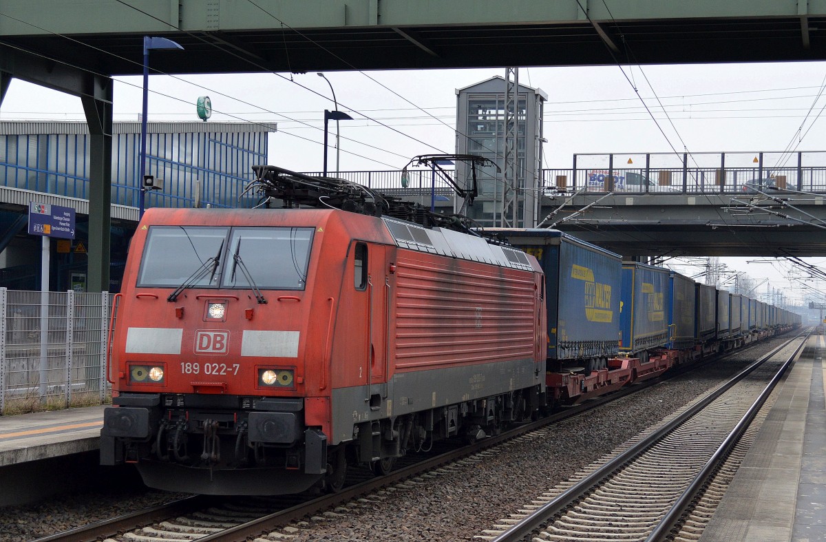 189 022-7 mit KLV-ZUG (LKW-WALTER) am 10.03.16 Berlin-Hohenschönhausen.