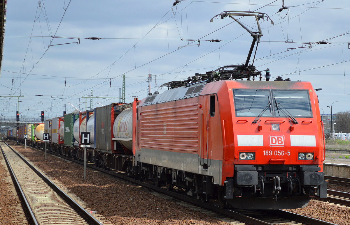 189 056-5 mit Containerzug am 20.04.16 Bf. Flughafen Berlin-Schönefeld.