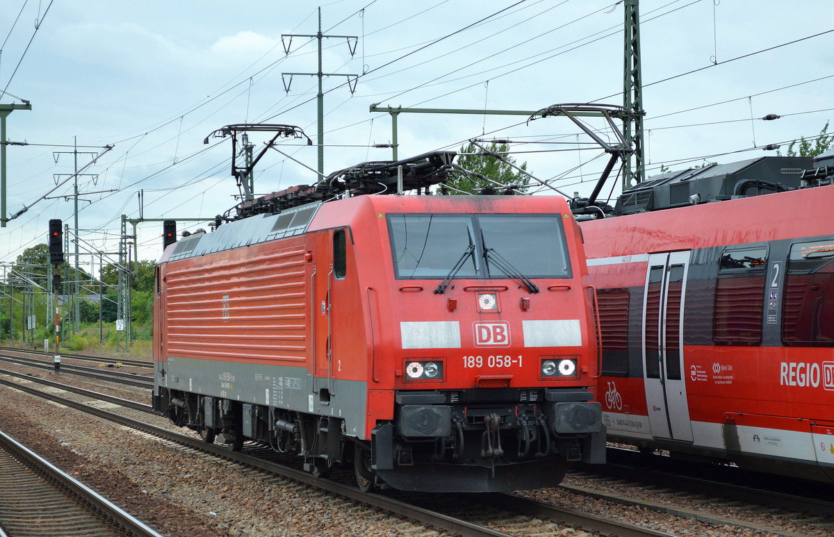 189 058-1 am 03.08.16 Durchfahrt Bf. flughafen Berlin-Schönefeld.