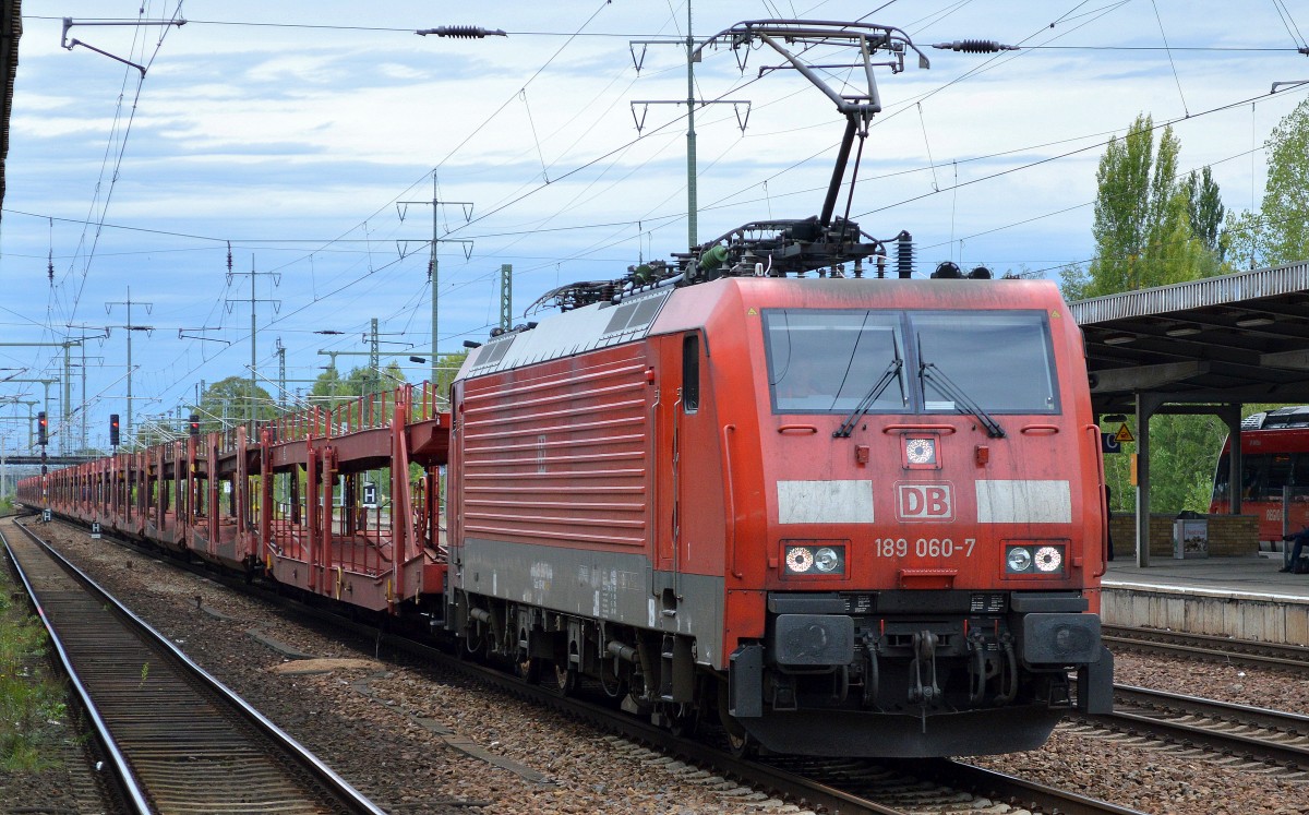 189 060-7 mit PKW-Tramsportzug (leer) am 17.09.15 Bhf. Flughafen Berlin-Schönefeld.