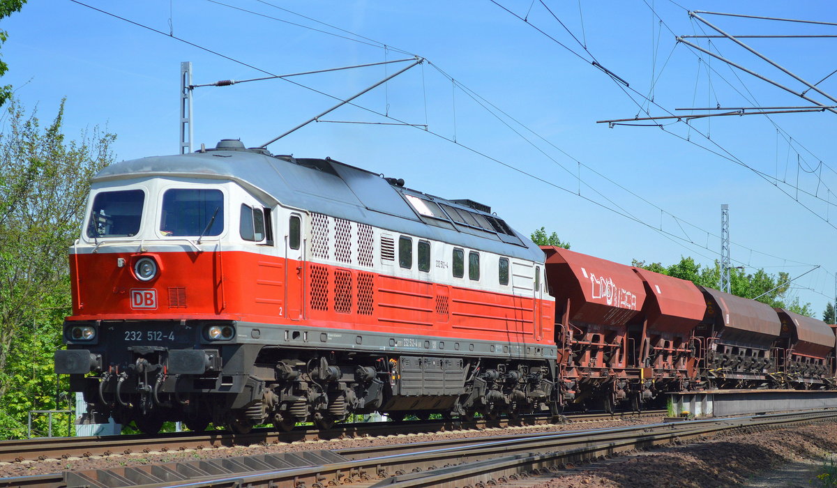 232 512-4 mit langem SChotterzug am 17.05.17 Berlin-Wuhlheide.