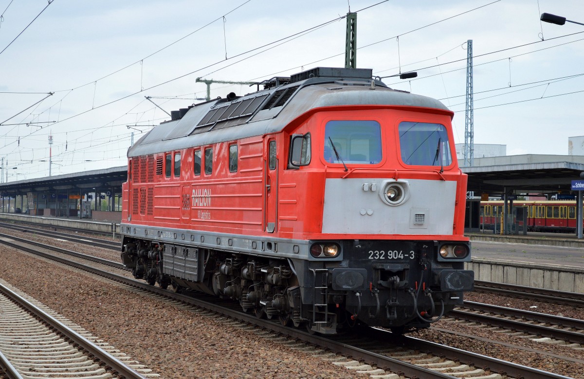 232 904-3 bei der Durchfahrt Bhf. Flughafen Berlin-Schönefeld, 11.04.14