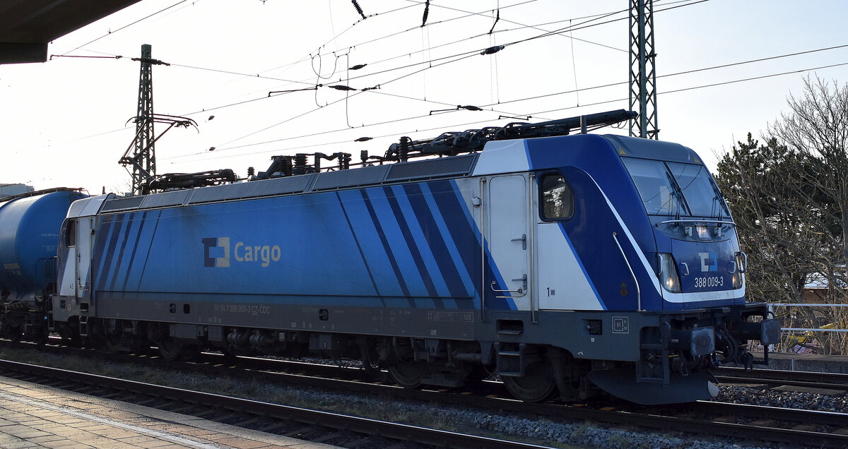 ČD Cargo a.s., Praha [CZ] mit ihrer  388 009-3  [NVR-Nummer: 91 54 7388 009-3 CZ-ČDC] und einem Kesselwagenzug am 26.02.26 Höhe Bahnhof Magdeburg-Neustadt.