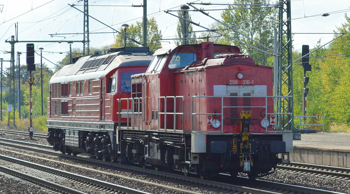 298 316-1 am Haken von 233 478-7  am 21.09.16 Durchfahrt Bf. Flughafen Berlin-Schönefeld.