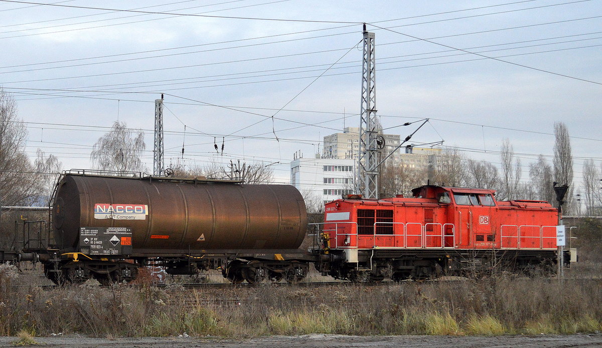 298 327-8 mit einem Übergabezug am 07.12.16 Berlin-Marzahn.